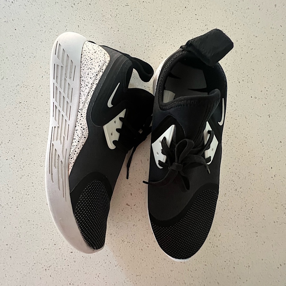 Nike Black and White Sneakers - Size 11.5